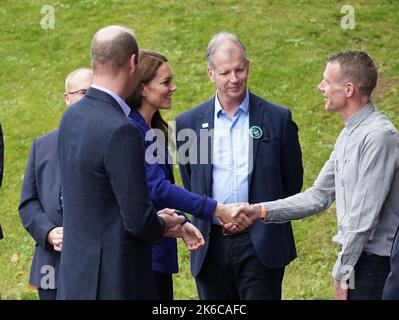 Le Prince et la Princesse de Galles arrivent pour une visite à la Copper Box Arena dans le parc olympique Queen Elizabeth, à l'est de Londres, pour participer à un événement avec Coach Core, qui célèbre son anniversaire de 10th. Date de la photo: Jeudi 13 octobre 2022. Banque D'Images