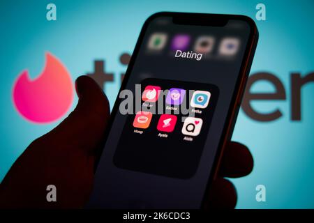 Varsovie, Pologne. 12th octobre 2022. L'application Tinder est visible sur un iPhone dans cette photo d'illustration à Varsovie, Pologne, le 12 octobre 2022. (Photo de Jaap Arriens/Sipa USA) crédit: SIPA USA/Alay Live News Banque D'Images