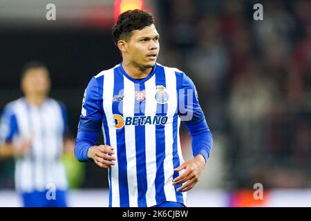 LEVERKUSEN, ALLEMAGNE - OCTOBRE 12 : Evan Evanilson du FC Porto regarde pendant le match de la Ligue des champions de l'UEFA entre Bayer 04 Leverkusen et le FC Porto à la BayArena sur 12 octobre 2022 à Leverkusen, Allemagne (photo de Joris Verwijst/Orange Pictures) Banque D'Images