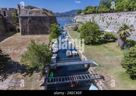 Le douve appelé Contrafossa dans l'ancienne forteresse vénitienne de la ville de Corfou sur une île grecque de Corfou Banque D'Images