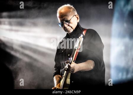 Oslo, Norvège. 12th octobre 2022. Le groupe de rock anglais The Cure joue un concert à Oslo Spektrum à Oslo. Ici, le guitariste Reeves Gabrels est vu en direct sur scène. (Crédit photo : Gonzales photo/Alamy Live News Banque D'Images