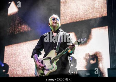 Oslo, Norvège. 12th octobre 2022. Le groupe de rock anglais The Cure joue un concert à Oslo Spektrum à Oslo. Ici, le guitariste Reeves Gabrels est vu en direct sur scène. (Crédit photo : Gonzales photo/Alamy Live News Banque D'Images