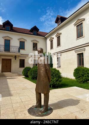 Statue de sculpture dédiée au prix Nobel Ivo Andic à Andicgrad, Bosnie-Herzégovine Banque D'Images