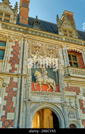 Détail au-dessus de l'entrée du Château Royal de Blois à Blois, capitale du Loir-et-cher dans le centre de la France. Banque D'Images