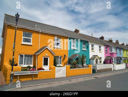 Maisons colorées à Westward Ho!, North Devon, Angleterre Banque D'Images