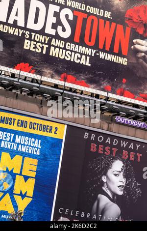 Broadway montre des panneaux de comédies musicales, Times Square, Manhattan, New York, États-Unis Banque D'Images