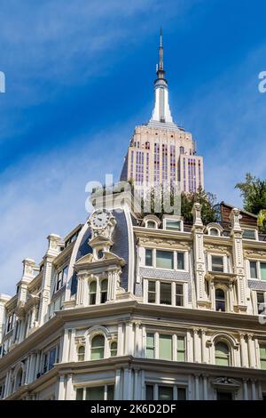 Gilsey House avec Empire State Building derrière, Manhattan, New York, États-Unis Banque D'Images