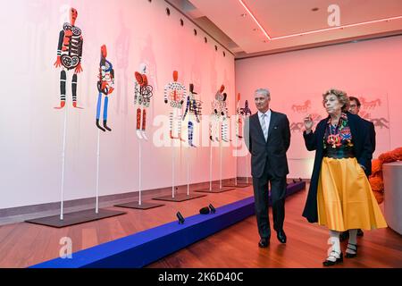 Isabelle de Borchgrave et Roi Philippe - Filip de Belgique photographié lors de l'ouverture de l'exposition 'Miradas de Mujers' (le regard féminin) aux Musées royaux des Beaux-Arts, à Bruxelles, le jeudi 13 octobre 2022. Cette exposition met en lumière la prise de Frida Kahlo par l'artiste belge Isabelle de Borchgrave. BELGA PHOTO DIRK WAEM Banque D'Images