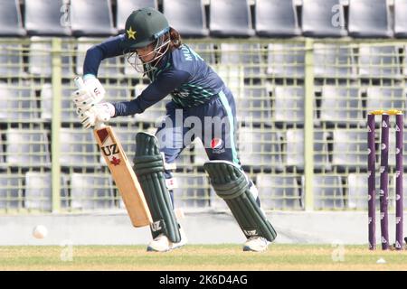 Sylhet, Bangladesh . 09th octobre 2022. 9 octobre 2022, Sylhet, Bangladesh: Muneeba Ali Siddiqi de l'équipe pakistanaise en action pendant le match entre le Pakistan et les Émirats arabes Unis lors de la coupe d'Asie de cricket féminine T20 au stade international de cricket de Sylhet, Bangladesh. On 9 octobre 2022, Sylhet, Bangladesh. (Photo de MD Rafayat Haque Khan/Eyepix Group/Sipa USA) crédit: SIPA USA/Alay Live News Banque D'Images