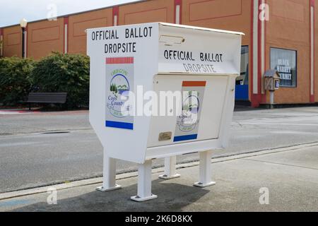 Coos Bay, OREGON, États-Unis - 18 septembre 2022; site officiel autonome de bulletin de vote en bord de route dans le comté de Coos, Oregon, pour le courrier lors du vote pendant l'élection Banque D'Images