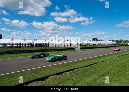 Pour célébrer 60 ans depuis que Graham Hill a remporté son premier titre de Formule 1, certaines des voitures de son illustre carrière ont pris sur la piste, Goodwood, Royaume-Uni Banque D'Images