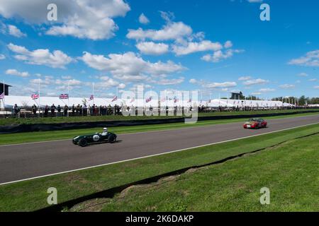 Pour célébrer 60 ans depuis que Graham Hill a remporté son premier titre de Formule 1, certaines des voitures de son illustre carrière ont pris sur la piste, Goodwood, Royaume-Uni Banque D'Images