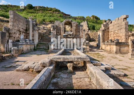 Nymphaeum (fontaine) de Kestros, ruines de la ville romaine de Perge, Antalya, Turquie Banque D'Images