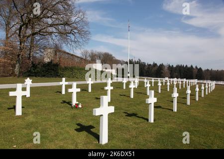 Ham, Luxembourg - 17 mars 2015 : tombes et mémorial au cimetière militaire américain de Ham, Luxembourg Banque D'Images