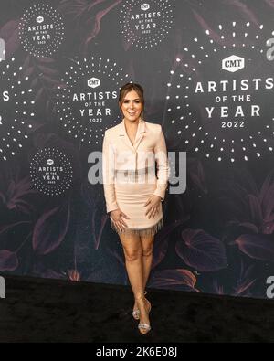 Nashville, États-Unis. 12th octobre 2022. Cassie DiLaura marche le tapis d'arrivée au CMT Artists of the Year à Nashville Schermerhorn Symphony à Nashville, TN, sur 12 octobre 2022. (Photo par Justin Renfroe/ Credit: SIPA USA/Alay Live News Banque D'Images