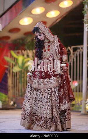 Mariée au Baraat et à la cérémonie Rukhsatee à Karachi, mariage pakistanais moderne avec une touche traditionnelle Banque D'Images