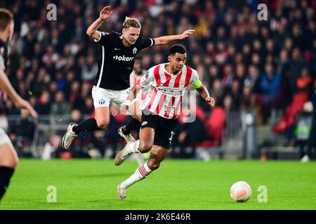 EINDHOVEN - (lr) Marc Hornschuh du FC Zurich, Cody Gakpo du PSV Eindhoven pendant le groupe de l'UEFA Europa League Un match entre le PSV Eindhoven et le FC Zurich au stade Phillips sur 13 octobre 2022 à Eindhoven, pays-Bas. ANP OLAF KRAAK Banque D'Images