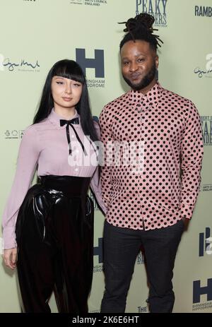 Nange Magro et Roman GianArthur participant à la soirée d'ouverture des Peaky Blinders de Rambert : la Rédemption de Thomas Shelby, au Troubadour Wembley Park Theatre de Londres. Date de la photo: Jeudi 13 octobre 2022. Banque D'Images