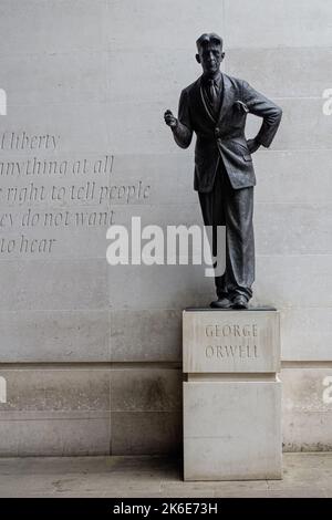 Statue de George Orwell, Londres Angleterre Royaume-Uni Banque D'Images