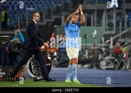 Roma, Italie. 13th octobre 2022. Ciro Immobile de SS Lazio accueille les fans lors du match de football Europa League Group F entre SS Lazio et Sturm Graz au stade Olimpico à Rome (Italie), 13 octobre 2022. Photo Antonietta Baldassarre/Insidefoto crédit: Insidefoto di andrea staccioli/Alamy Live News Banque D'Images