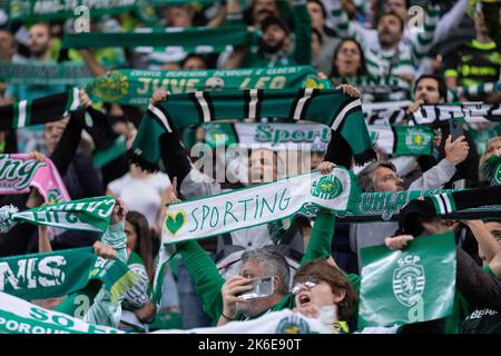 12 octobre 2022. Lisbonne, Portugal. Supporters sportifs pour le match de la manche 4th du Groupe D pour la Ligue des champions de l'UEFA, Sporting vs Olympique de Marseille © Alexandre de Sousa/Alamy Live News Banque D'Images