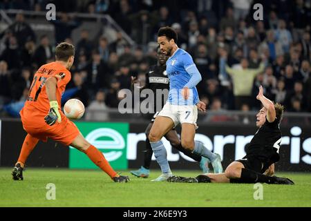 Roma, Italie. 13th octobre 2022. Jorg Siebenhandl de Sturm Graz, Felipe Anderson de SS Lazio et David Affengruber de Sturm Graz concourent pour le ballon lors du match de football Europa League Group F entre SS Lazio et Sturm Graz au stade Olimpico à Rome (Italie), 13 octobre 2022. Photo Antonietta Baldassarre/Insidefoto crédit: Insidefoto di andrea staccioli/Alamy Live News Banque D'Images