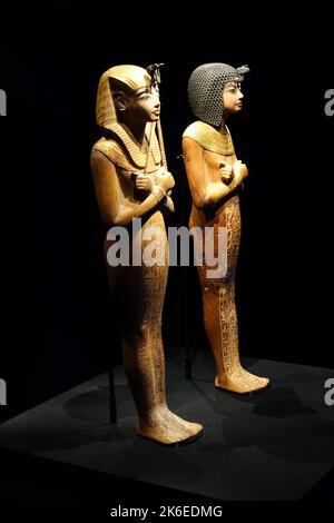 Objets funéraires en bois d'ushabtis trouvés dans le tombeau du roi Toutankhamon Banque D'Images