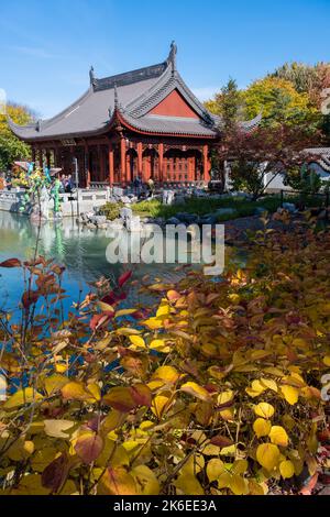 Montréal, CA - 11 octobre 2022 : jardin chinois du jardin botanique de Montréal, en automne Banque D'Images