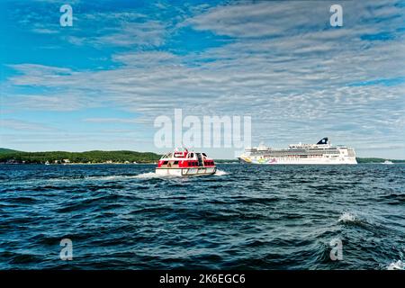 BAR HARBOUR, MAINE - 1 septembre 2022: Bar Harbour, sur la côte du Maine, a une population de seulement 5 000 mais les bateaux de croisière apportent 250 000 touristes a Banque D'Images