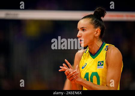 APELDOORN, PAYS-BAS - OCTOBRE 13 : Gabriela Gabi Braga Guimaraes, Brésil, lors du match semi final entre l'Italie et le Brésil, le jour 19 du Championnat du monde de volley-ball FIVB Womens 2022 à l'Omnisport Apeldoorn sur 13 octobre 2022 à Apeldoorn, pays-Bas (photo de René Nijhuis/Orange Pictures) Banque D'Images