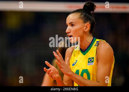 APELDOORN, PAYS-BAS - OCTOBRE 13 : Gabriela Gabi Braga Guimaraes, Brésil, lors du match semi final entre l'Italie et le Brésil, le jour 19 du Championnat du monde de volley-ball FIVB Womens 2022 à l'Omnisport Apeldoorn sur 13 octobre 2022 à Apeldoorn, pays-Bas (photo de René Nijhuis/Orange Pictures) Banque D'Images