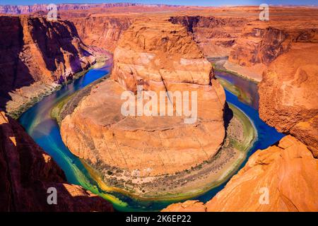 Horseshoe Bend au-dessus du fleuve Colorado émeraude au coucher du soleil, page, Arizona, États-Unis Banque D'Images