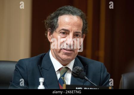 Jamie Raskin (démocrate du Maryland), représentant des États-Unis, membre du Comité spécial de la Chambre des représentants des États-Unis chargé d'enquêter sur l'attaque du 6 janvier contre le Capitole des États-Unis, fait une déclaration liminaire lors de l'audience sur Capitol Hill à Washington, DC, jeudi, 13 octobre 2022.Credit: Ron Sachs/CNP/MediaPunch Banque D'Images