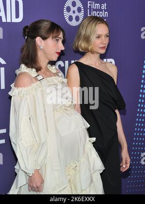 New York, États-Unis. 13th octobre 2022. De gauche à droite : Zoe Kazan et Carey Mulligan assistent à la présentation qu'elle a dite au Festival du film de New York en 60th, au Hall Alice Tully à New York, NY, sur 13 octobre 2022. (Photo de Stephen Smith/SIPA USA) crédit: SIPA USA/Alay Live News Banque D'Images