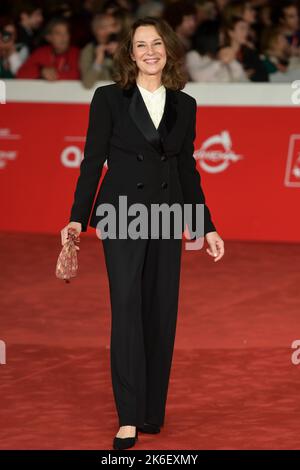 Valeria Cavalli assiste au tapis rouge du film 'Colibrì' à l'ouverture du Festival du film de Rome à l'Auditorium Parco della Musica. Banque D'Images