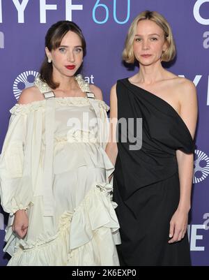 New York, États-Unis. 13th octobre 2022. De gauche à droite : Zoe Kazan et Carey Mulligan assistent à la présentation qu'elle a dite au Festival du film de New York en 60th, au Hall Alice Tully à New York, NY, sur 13 octobre 2022. (Photo de Stephen Smith/SIPA USA) crédit: SIPA USA/Alay Live News Banque D'Images