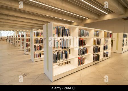 7 octobre 2022 - Calgary (Alberta) - intérieur de la nouvelle bibliothèque centrale de Calgary Banque D'Images