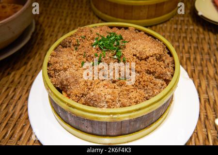 Un délicieux plat de Guilin traditionnel, du porc cuit à la vapeur et de la poudre de riz Banque D'Images