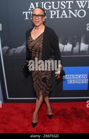 New York, États-Unis. 13th octobre 2022. S. Epatha Merkerson assiste à la soirée d'ouverture de Broadway à l'Ethel Barrymore Theatre de New York, NY, 13 octobre 2022. (Photo par Efren Landaos/Sipa USA) crédit: SIPA USA/Alay Live News Banque D'Images