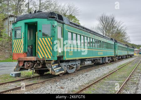 Honesdale, Pennsylvanie, États-Unis d'Amérique – 30 avril 2017. Des entraîneurs vintage de la ligne Stourbridge à Honesdale, PA. Banque D'Images