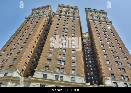 New York, États-Unis d'Amérique – 4 mai 2017. Herald Towers, bâtiment historique sur Herald Square, à l'angle de Broadway et 34th Street in Banque D'Images