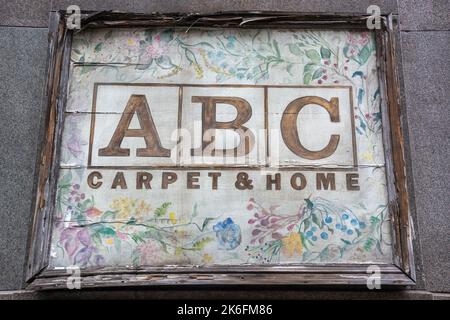 New York, États-Unis d'Amérique – 7 mai 2017. Panneau de l'ABC Carpet & Home Homewares magasin situé au 888 Broadway à Manhattan, New York C. Banque D'Images