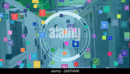 Image de la numérisation de l'oscilloscope avec 5g textes et un réseau de connexions avec des icônes sur la salle des serveurs Banque D'Images