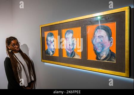 Londres, Royaume-Uni. 13th octobre 2022. Francis Bacon, trois études pour le triptyque d'autoportrait, peint en 1979, estimation sur demande: Plus de $25 000 000 - travaux de la succession du philanthrope et co-fondateur de Microsoft, Paul G. Allen à Christies Londres. Une exposition publique gratuite aura lieu du 14-17 au 23 octobre. Tout le produit de la vente (New York - 9 et 10 novembre) bénéficiera à causes philanthropiques crédit: Guy Bell/Alamy Live News Banque D'Images