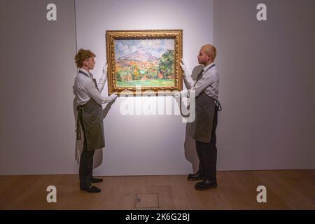 Londres, Royaume-Uni. 14 octobre 2022 Paul CEZANNE (1839-1906) la montagne Sainte-victoire, huile sur toile peinte en 1888-1890. Estimation sur demande: En plus de $ 120 000 000.Aperçu à Christies forment la succession du philathropiste et co-fondateur de Microsoft Paul G. Allen de visionnaire $I milliard vente philanthropique de chefs-d'œuvre couvrant 500 ans d'histoire de l'art à vendre à la vente aux enchères à New York les 9 et 10 novembre. Credit: amer ghazzal / Alamy Live News. Banque D'Images