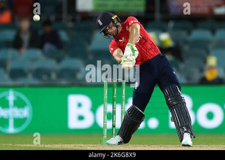 Jos Buttler (c) d'Angleterre pendant le Dettol T20I série 3 de 3 l'Australie contre l'Angleterre à Manuka Oval, Canberra, Australie. 14th octobre 2022. (Photo de Patrick Hoelscher/News Images) à Canberra, Australie, le 10/14/2022. (Photo de Patrick Hoelscher/News Images/Sipa USA) crédit: SIPA USA/Alay Live News Banque D'Images