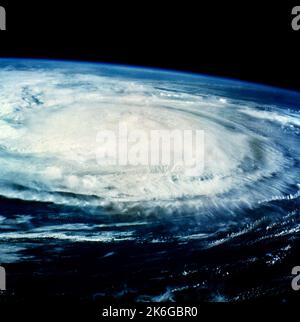 L'ouragan Ellen au-dessus de l'océan Atlantique dans les années 1970, vu de Skylab Banque D'Images