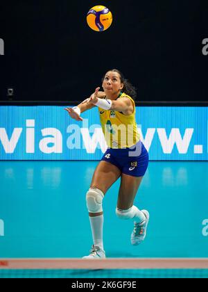 APELDOORN, PAYS-BAS - OCTOBRE 13 : Ana Carolina Da Silva du Brésil participe au match semi final entre l'Italie et le Brésil le jour 19 du Championnat du monde de volley-ball des femmes FIVB 2022 à l'Omnisport Apeldoorn sur 13 octobre 2022 à Apeldoorn, pays-Bas (photo de René Nijhuis/Orange Pictures) Banque D'Images