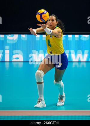 APELDOORN, PAYS-BAS - OCTOBRE 13 : Ana Carolina Da Silva du Brésil participe au match semi final entre l'Italie et le Brésil le jour 19 du Championnat du monde de volley-ball des femmes FIVB 2022 à l'Omnisport Apeldoorn sur 13 octobre 2022 à Apeldoorn, pays-Bas (photo de René Nijhuis/Orange Pictures) Banque D'Images