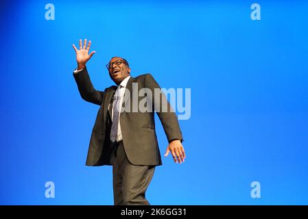 Photo du dossier datée du 03/10/22 du Chancelier de l'Échiquier Kwasi Kwarteng avant de prononcer son discours à la conférence annuelle du Parti conservateur au Centre international des congrès de Birmingham. Le Chancelier Kwasi Kwarteng a payé le prix du chaos provoqué par son mini-budget, alors qu'il aurait été mis à la porte par le Premier ministre Liz Truss. Date de publication : vendredi 14 octobre 2022. Banque D'Images